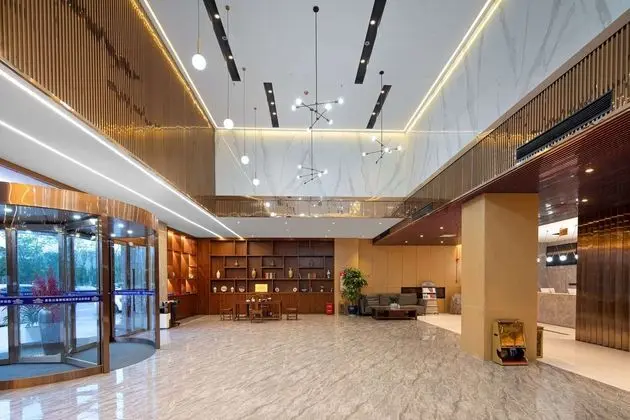 Microtel by Wyndham Miluo Downtown Hotel - Lobi
