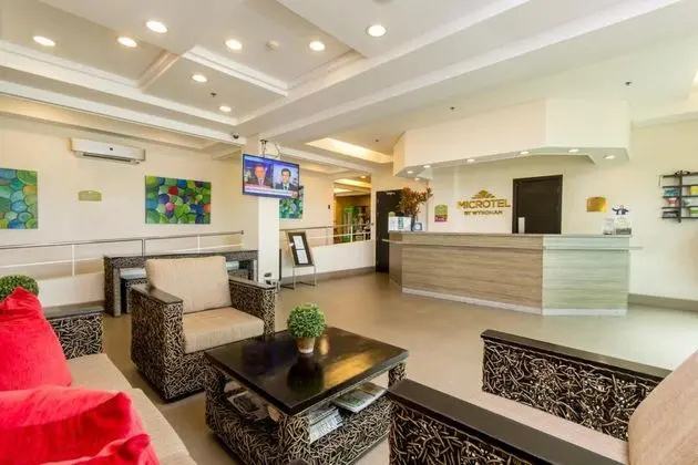 Microtel by Wyndham South Forbes near Nuvali - Lobi