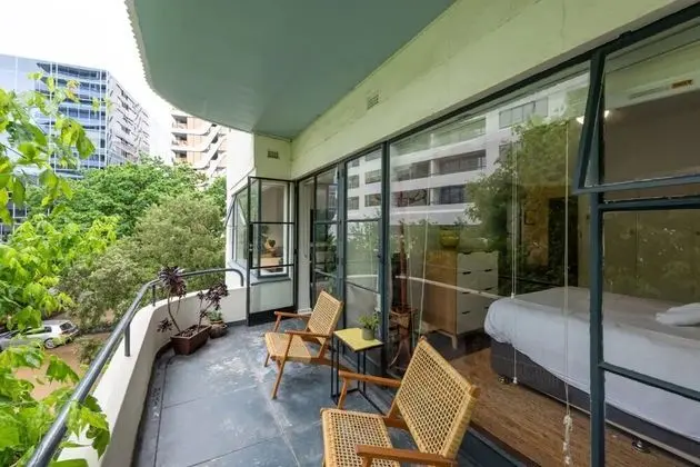 Mid-century 1 Bedroom Apartment on Albert Park With Parking - Yerinde Yemek