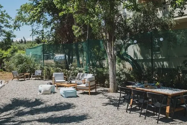Mid-Century Modern Villa Vintage Charm - Dış Mekan