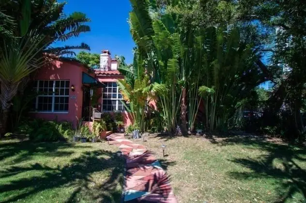 Mid Town Hippie House by the Bay - Dış Mekan