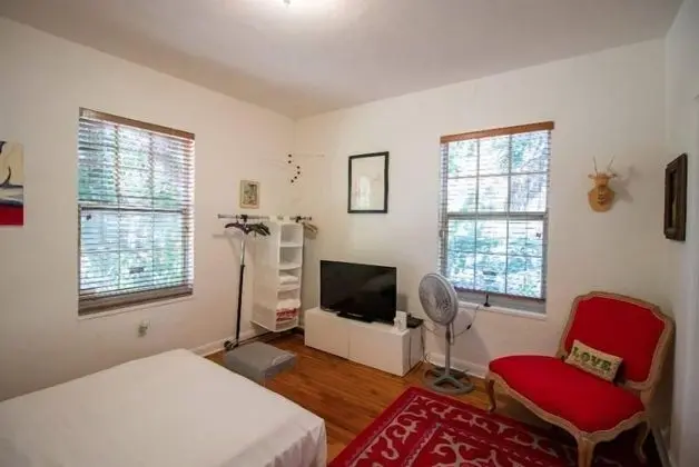 Mid Town Hippie House by the Bay - Oda