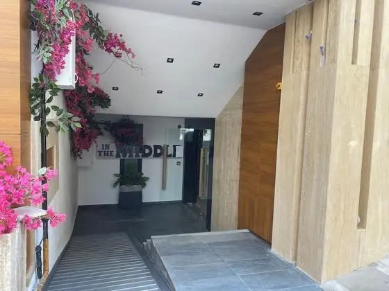 In The Middle Hotel - İç Mekan