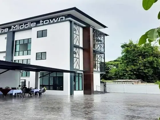 The Middle Town Sha