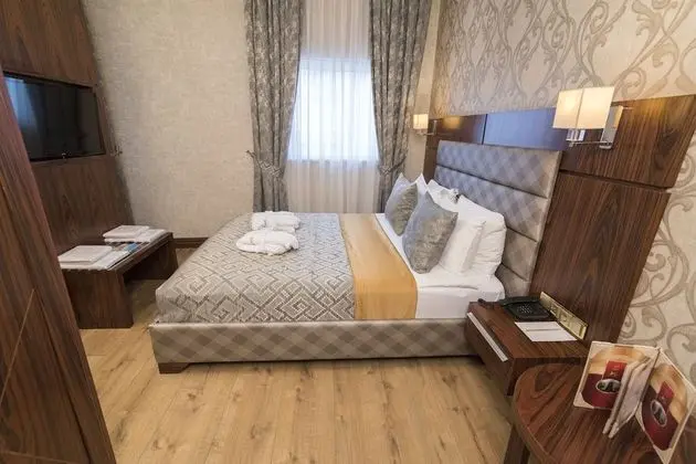 MidMar Deluxe Hotel
