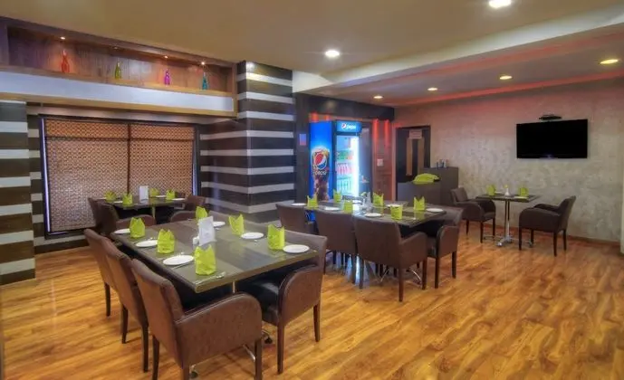 Hotel Midtown by Royal Collection - Yerinde Yemek