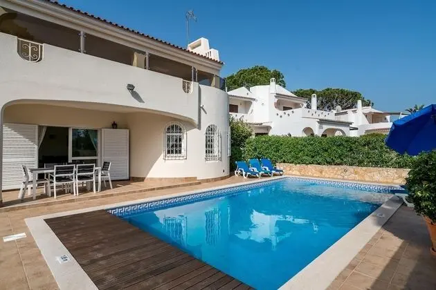 Villa Miera- Private Spacious Barbecue Private Pool Wifi Parking and Air Conditioning