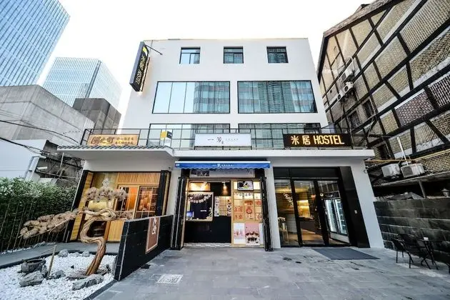 MIJU HOUSE Gubei-a small white building beside Shanghai oil painting sculpture institute
