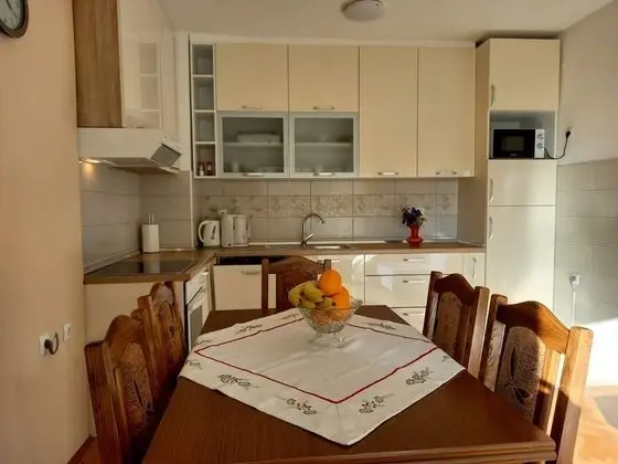 Miki - 50 M From the Beach - A2 - Oda Düzeni