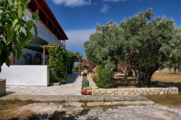Mikro Nisi Studios - Dış Mekan