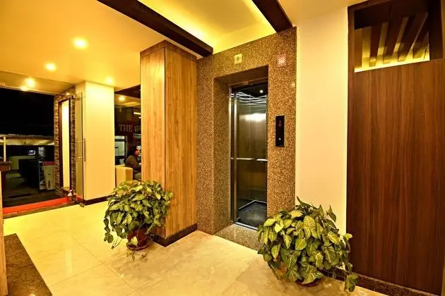 The Milestone Hotel - Lobi