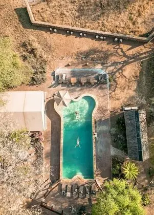 Milima Big 5 Safari Lodge - Havuz