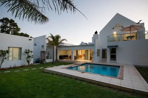 Millard Crescent Guest House - Havuz