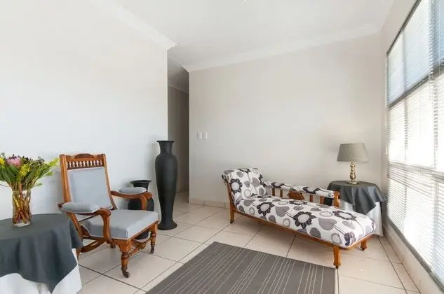 Millard Crescent Guest House - Lobi