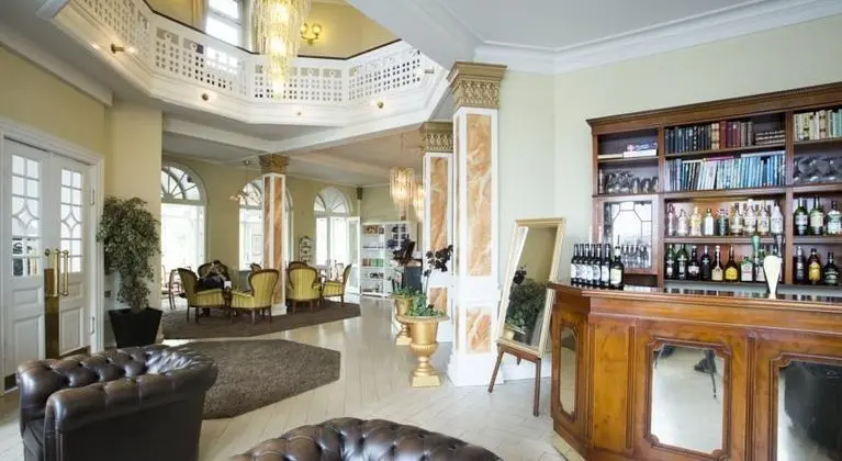 Milling Hotel Plaza - Lobi