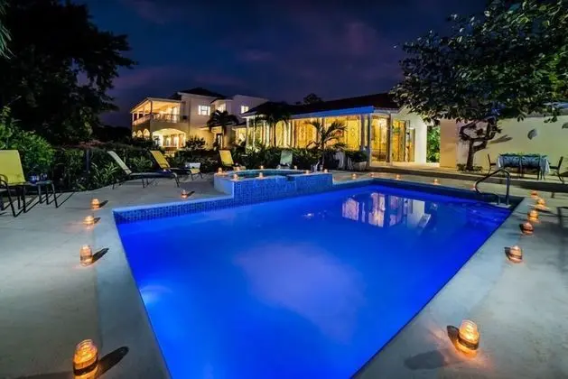 Mills Villa by Jamaican Treasures - Havuz