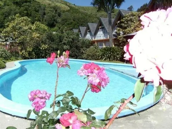Milton Chalet Motel - Havuz