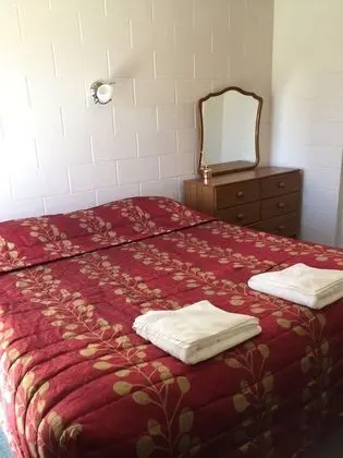 Milton Chalet Motel - Oda