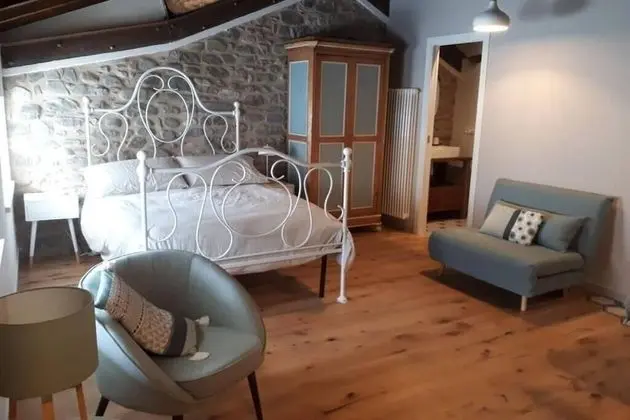 Mimmas Welcoming Stone and Wood Loft, Near the sea and the Mountain