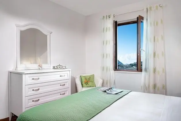 Villa Mimosa 5 Bedrooms Amalfi Coast Modern Villa With Pool Garden Wood Oven Bbq - Oda