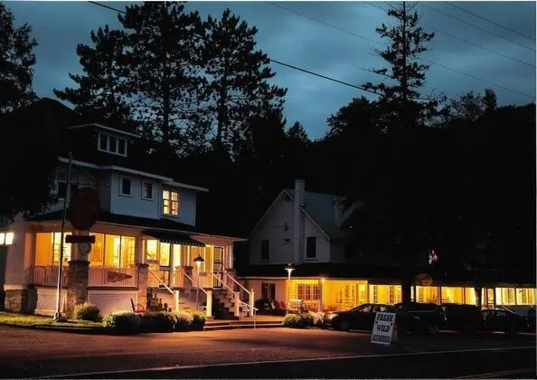 Miners Bay Lodge