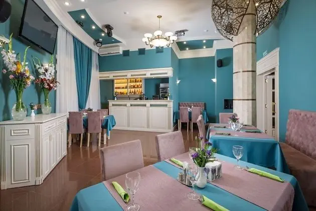Mini-Hotel Biography - Yerinde Yemek