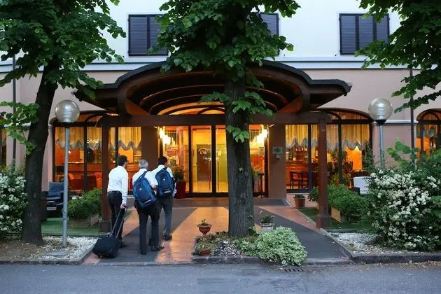 Mini Hotel Le Ville - Dış Mekan