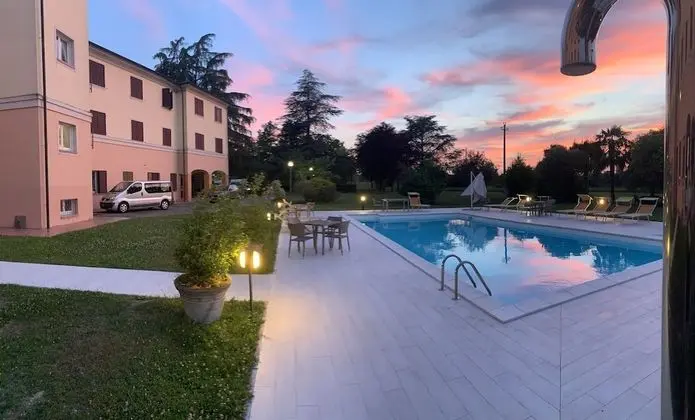 Mini Hotel Le Ville - Havuz