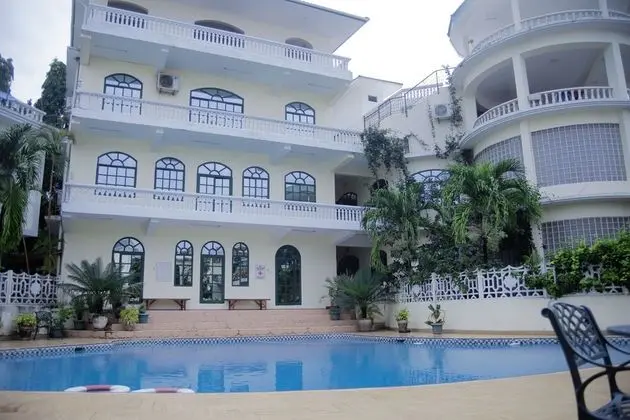 Mini-Mansion Villa Adjacent To The Beach