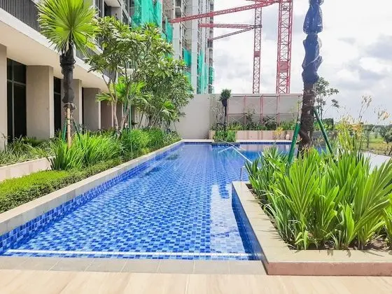 Minimalist 1Br With Study Room At Marigold Nava Park Apartment - Havuz
