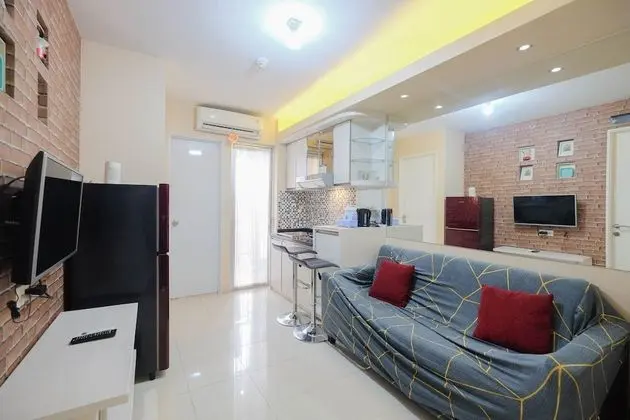 Minimalist and Comfy 2BR at Bassura City Apartment - İç Mekan