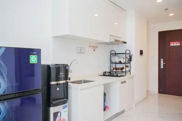 Minimalist And High Floor 2Br At Sky House Bsd Apartment - Mutfak