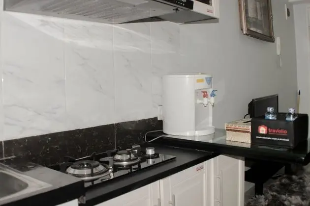 Minimalist And Homey 1Br At Bassura City Apartment - Mutfak