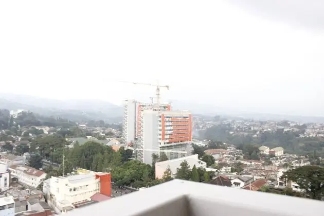 Minimalist and Modern 1BR Apartment at Parahyangan Residence