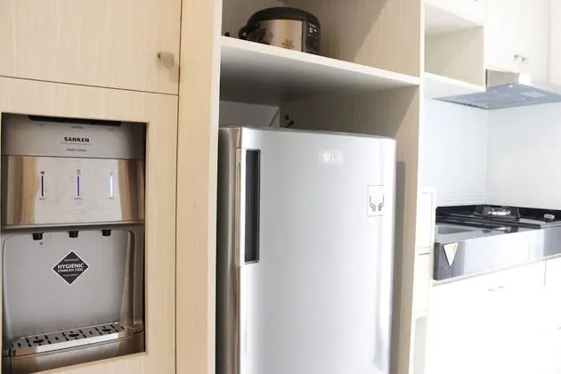 Minimalist and Modern 1BR Apartment at Parahyangan Residence - Mutfak