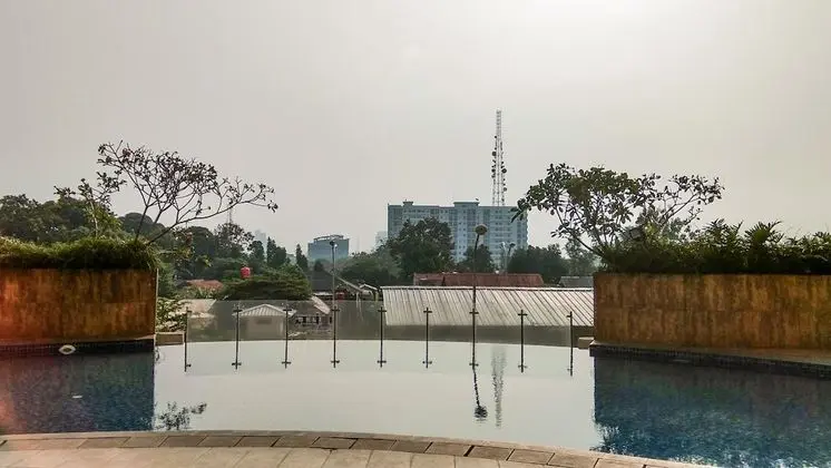 Minimalist Serpong Greenview Apartment - Havuz