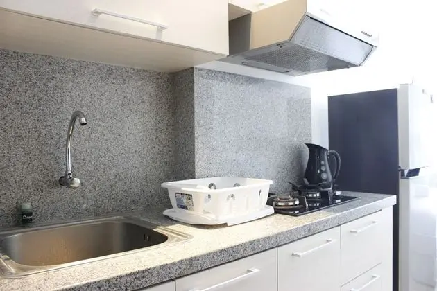 Minimalist Studio Apartment at The Suite @Metro - Mutfak