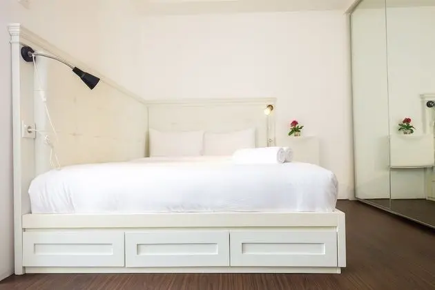 Minimalist Studio at Bassura City Apartment By Travelio - Oda