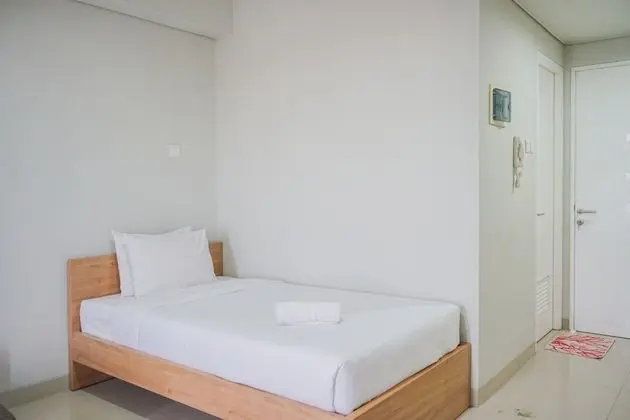 Minimalist Studio at Beverly 90210 Apartment