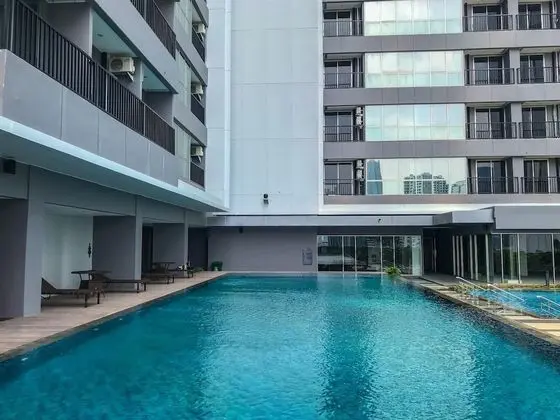 Minimalist Studio At Ciputra World 2 Apartment - Havuz