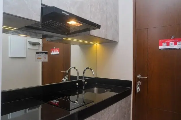Minimalist Studio At Ciputra World 2 Apartment - Mutfak
