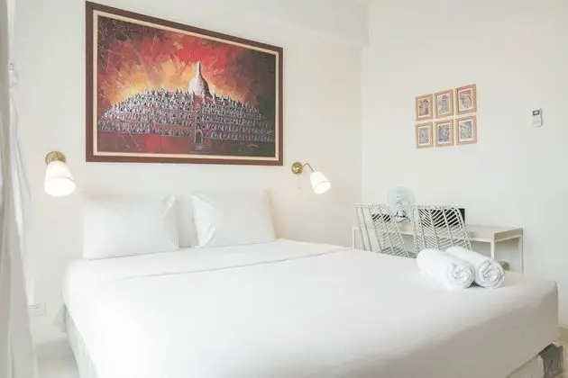 Minimalist Studio Room With City View At West Vista Apartment