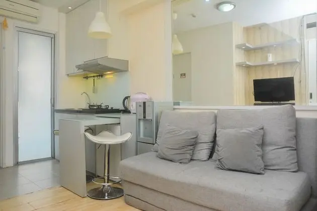 Minimalist And Warm 2Br At Bassura City Apartment - İç Mekan