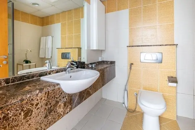 Minutes From Beach! Bright 1BR in Dubai Marina! - İç Mekan