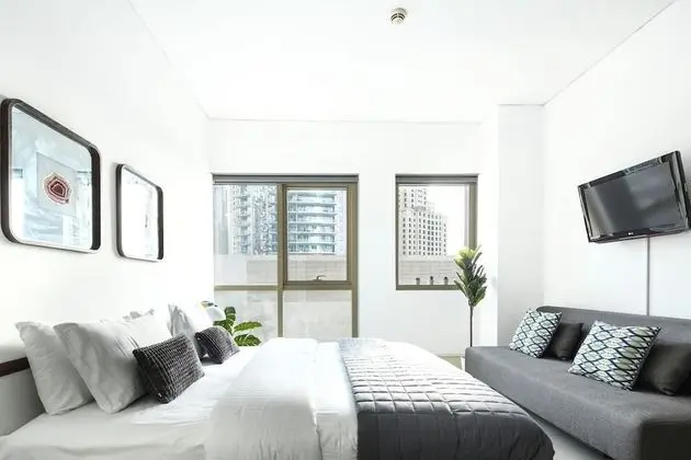 Minutes From JBR Beach! Beautiful 1BR in Marina! - İç Mekan