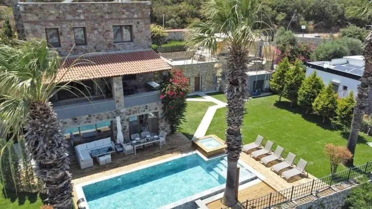 Mira Villas Torba