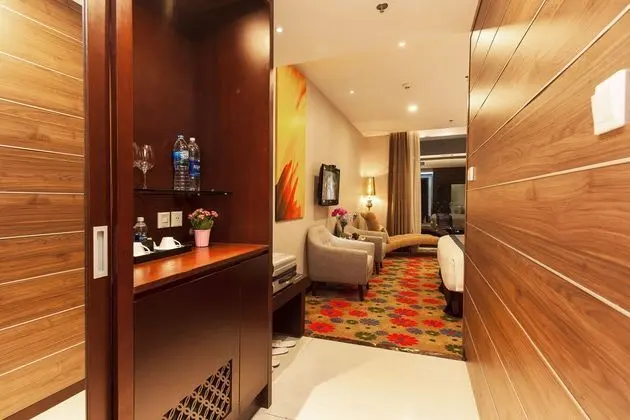 THE MIRA HOTEL