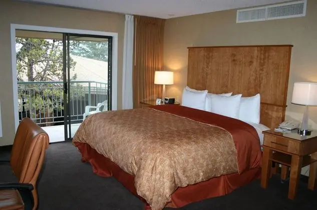 Mirabeau Park Hotel & Convention Center