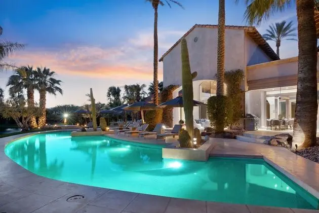 Mirabella by Avantstay 10 Acre Estate w/ Prvt Lake & Waterfall, Golf Course & Pool