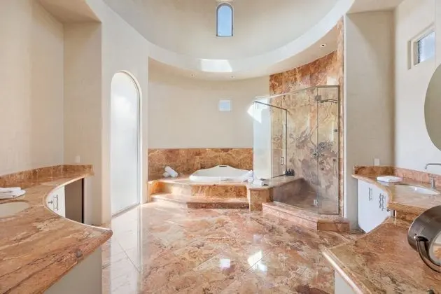 Mirabella by Avantstay Eclectic 10 Acre Estate w/ Prvt Lake, Golf Course, & Pool - Spa